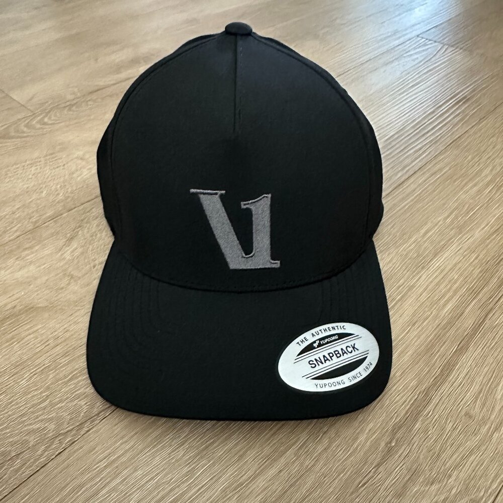 NEW Vuori Magnitude Adjustable Snapback Hat - Black